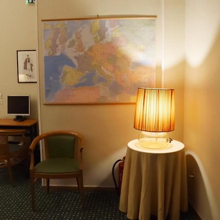 Adrian Hotel Athene Buitenkant foto